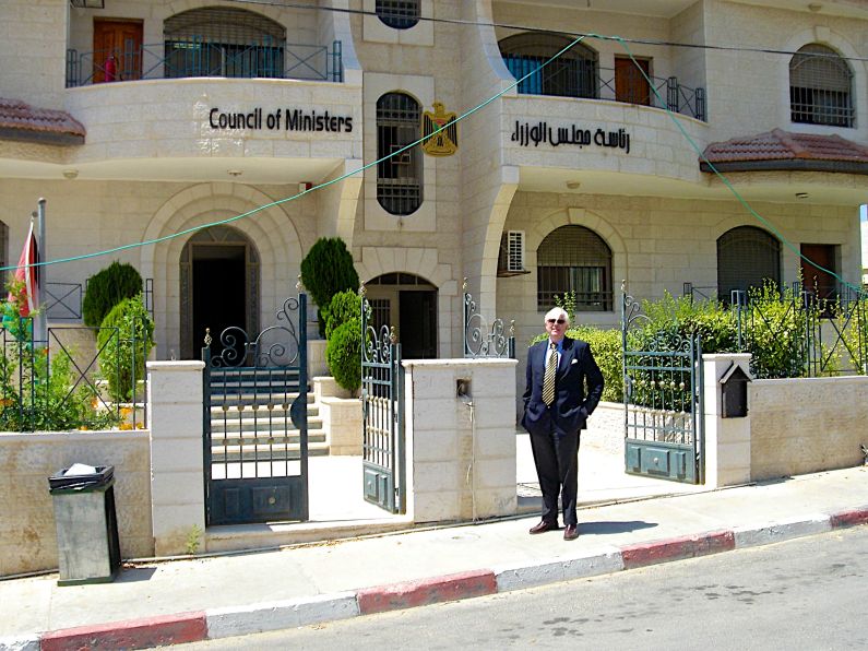 Ramallah 2008 Jan Janus in front of the Council of Ministers building 2